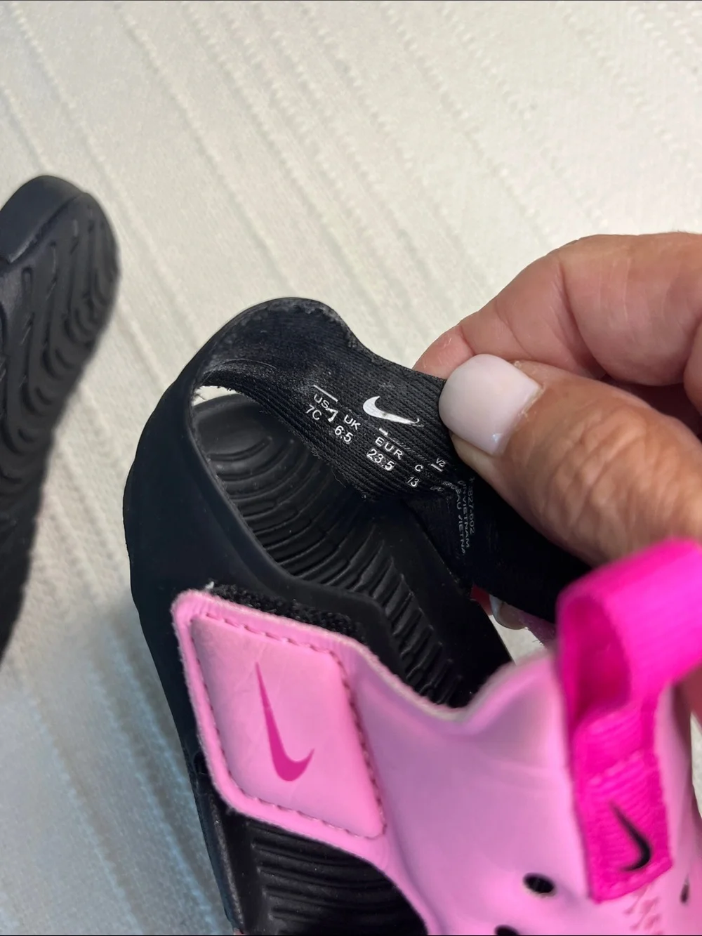 Nike Kids Pink & Black Water Sandals, toddler size 7 child, Swish, lightweight